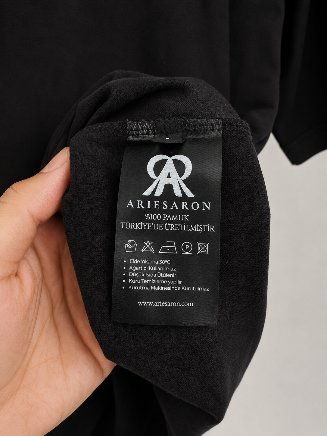 Premium Siyah Nakışlı Basic Tişört | NAPE Archive 02