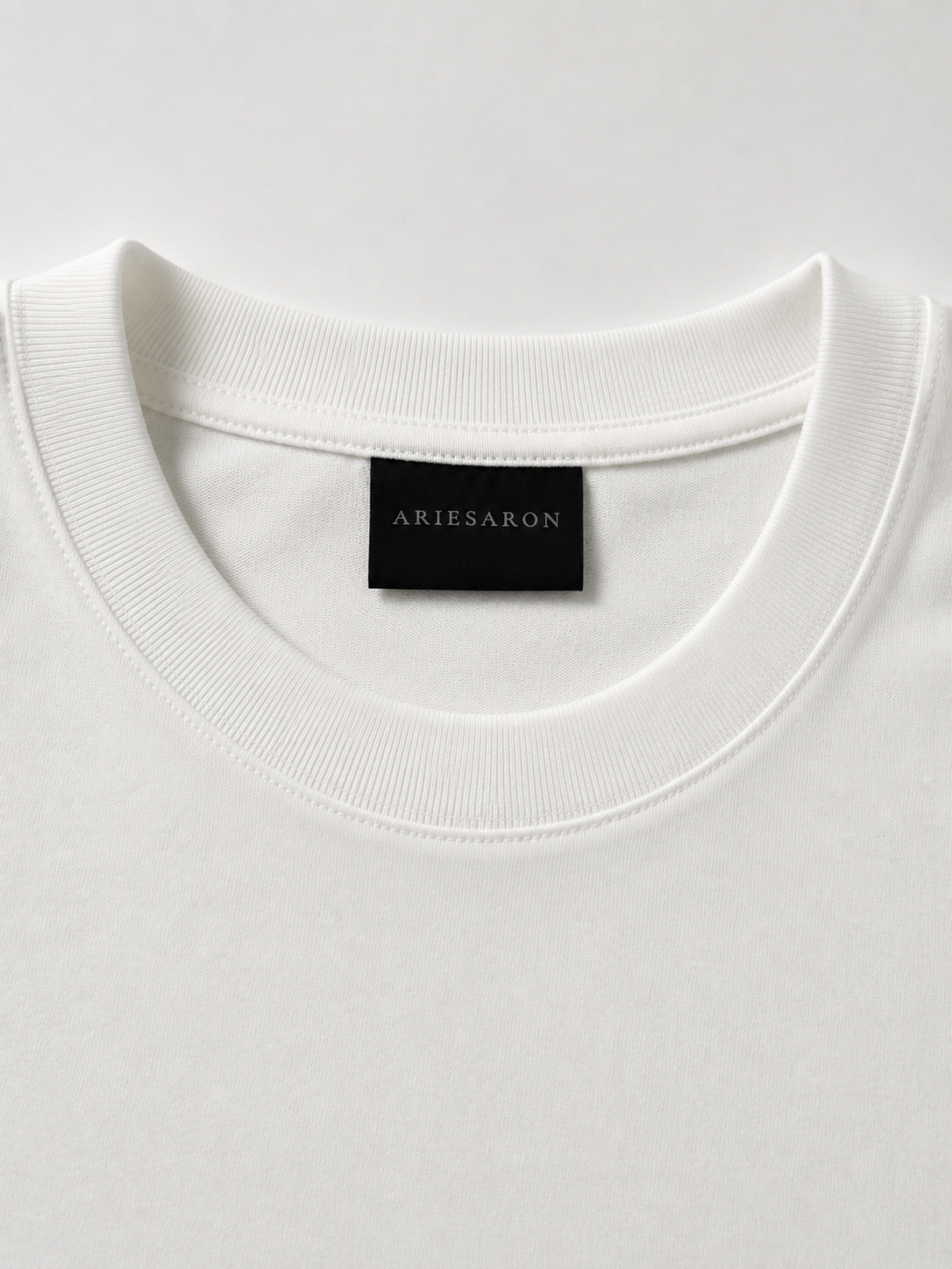 Premium Beyaz Nakışlı Basic Tişört  | NAPE Archive 01