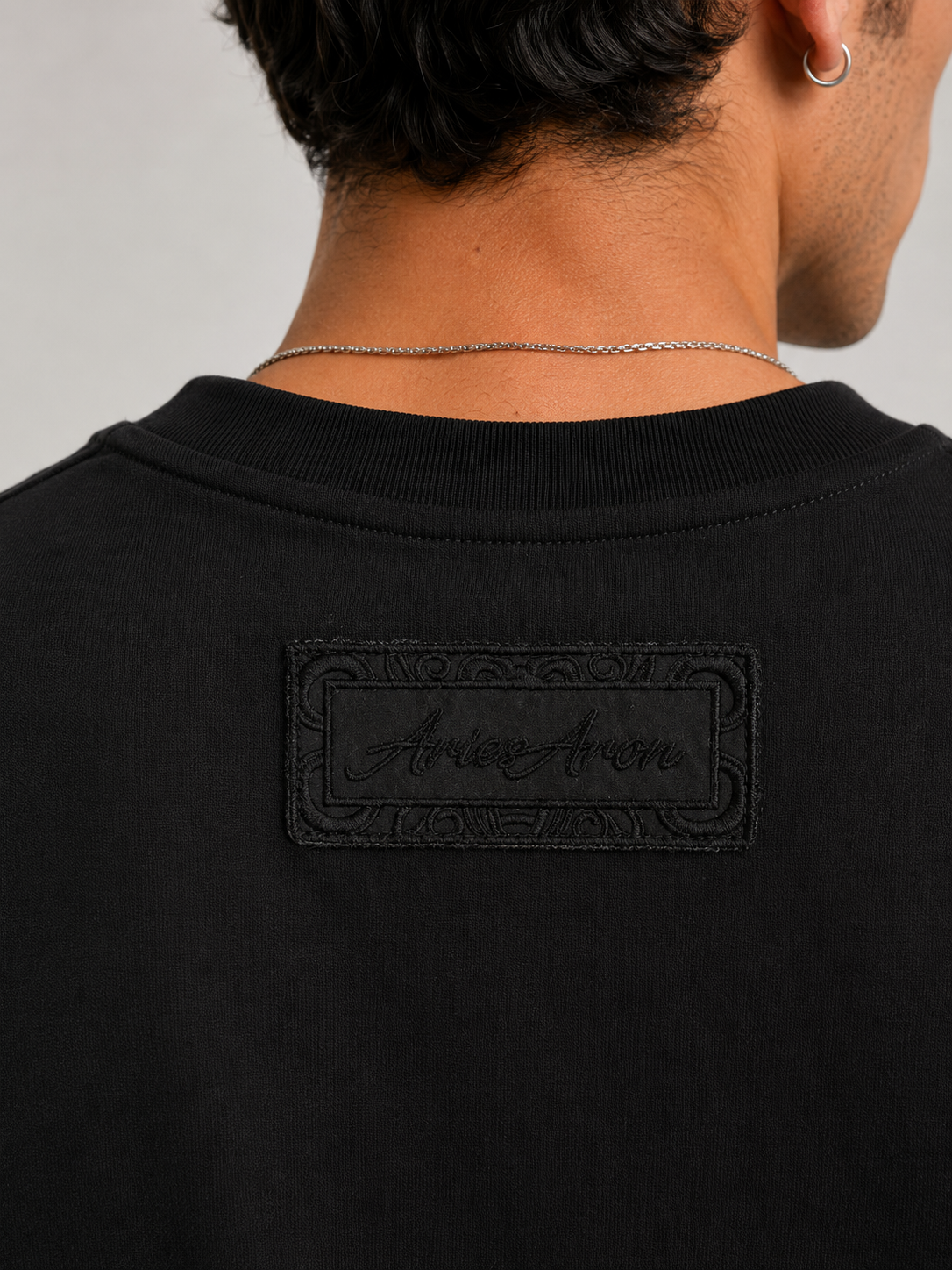 Premium Siyah Nakışlı Basic Tişört  | NAPE Archive 02