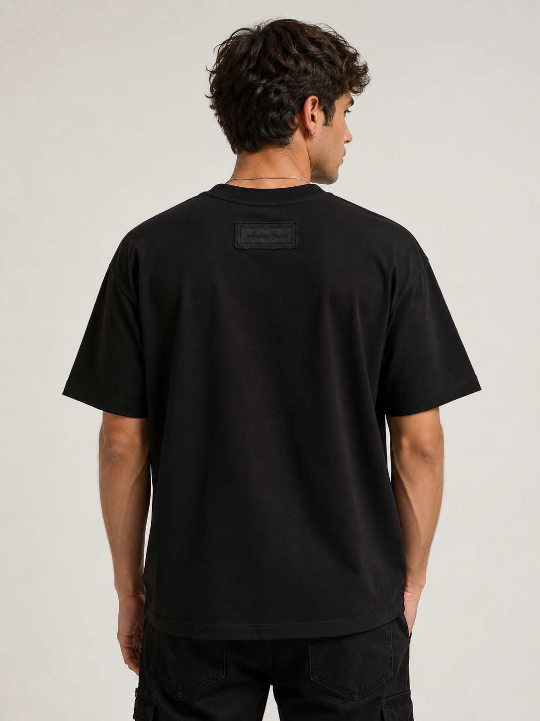 Premium Siyah Nakışlı Basic Tişört  | NAPE Archive 02